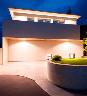 Как выбрать идеальное наружное освещение для дома и входной лестницы