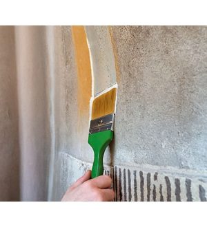 Необходимость грунтования стен перед шпаклевкой: ключ к качественному ремонту