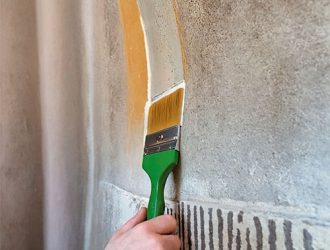 Необходимость грунтования стен перед шпаклевкой: ключ к качественному ремонту