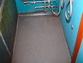 Как сделать пол в ванной ровным?
