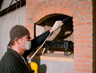 Чистка печи без хлопот: все, что нужно для борьбы с сажей