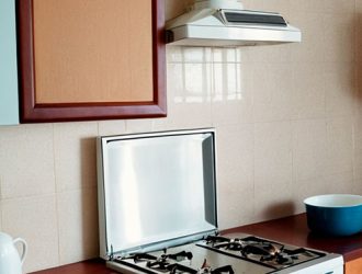 Монтаж вытяжки своими руками: правильная установка