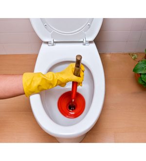 Решаем проблему: что делать, если вода в унитазе не смывается