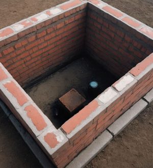 Строительство приямка из кирпича: защита и доступ к скважине