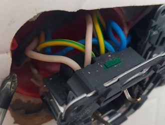 Розетки: последовательно или параллельно?