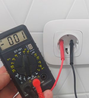 Безопасная замена розетки: учимся делать правильно