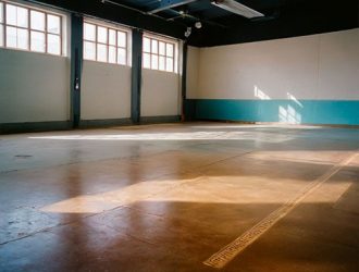 Из чего можно сделать полы в гараже: советы по выбору покрытия