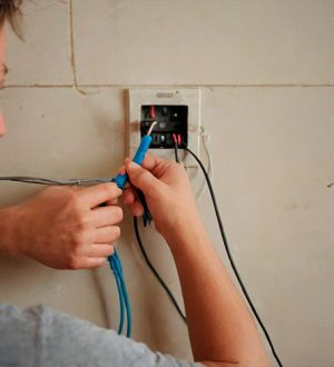 Подключение выключателя от розетки без распредкоробки: шаг за шагом