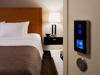 Карточный выключатель: зачем нужен, как выбрать и установить