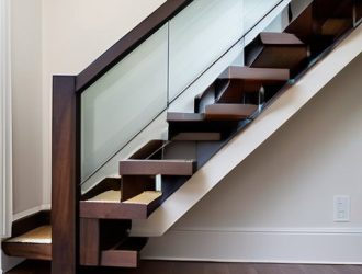 Идеальный угол: как правильно рассчитать наклон лестницы для безопасности и комфорта в доме