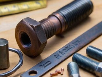 Как открутить болт с сорванными гранями: проверенные методы и советы по безопасности