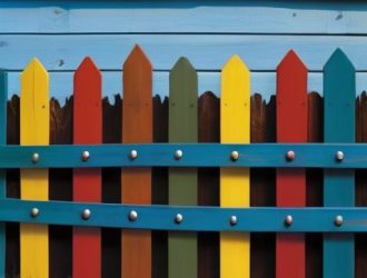 Как выбрать идеальную краску для наружных деревянных конструкций: от подготовки до ухода