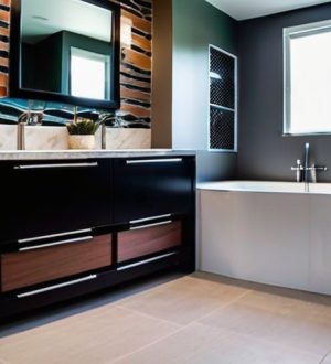 Альтернативы кафелю: стильные и практичные решения для стен в ванной комнате