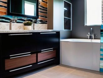 Альтернативы кафелю: стильные и практичные решения для стен в ванной комнате