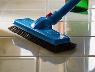 Как добиться безупречно чистого кафеля: от подготовки до защиты от плесени