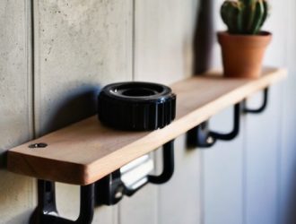 Как надежно повесить полку: пошаговое руководство от подготовки до установки