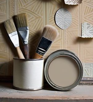 Как покрасить бумажные обои не под покраску: пошаговое руководство и советы экспертов