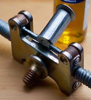 Как правильно смазывать дверные петли: виды средств и пошаговая инструкция для идеального результата