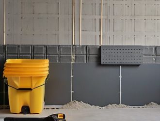 Как выбрать идеальную облицовку для стен из газобетона: штукатурка или гипсокартон?