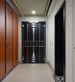 Как закрыть щиток в прихожей: безопасность и стиль в одном решении