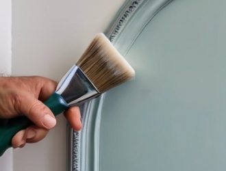 Клей ПВА или специализированная грунтовка: что выбрать для идеальной отделки стен?