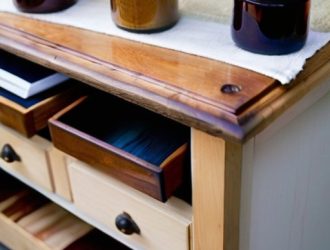 Морилка: от истории до современных техник применения и ухода за мебелью