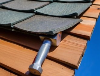 Надежная крыша: секреты крепления волнового шифера гвоздями для долговечности и безопасности