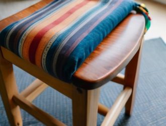 Обновление стула своими руками: как обтяжка поролоном и тканью превращает старую мебель в стильный акцент интерьера