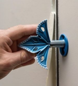 Установка дюбелей-бабочек в гипсокартон: секреты надежного крепления и советы для тяжелых предметов