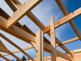 Установка стропил на двухскатную крышу: пошаговое руководство для надежной и долговечной конструкции