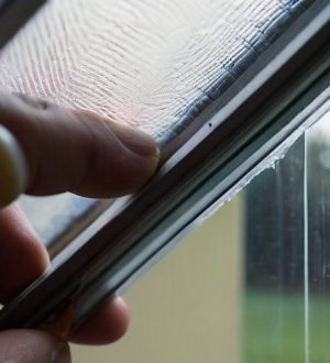 Замена стеклопакета в пластиковых окнах: причины, процесс и советы по уходу