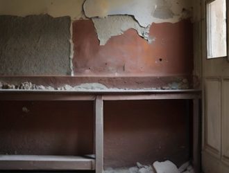 Как избежать отслоения штукатурки: причины, ремонт и уход для долговечности стен