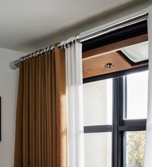 Как надежно установить карниз на натяжной потолок: пошаговое руководство для идеального результата