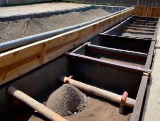 Как правильно залить фундамент для забора: пошаговое руководство от подготовки до устранения ошибок