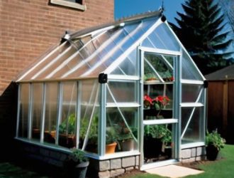 Как продлить жизнь теплицы: секреты идеальной изоляции торцов поликарбоната