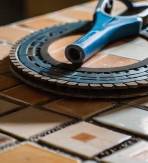 Как резать плитку болгаркой: полное руководство от выбора диска до техники безопасности