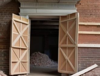 Как создать безопасный проем в кирпичной стене: пошаговое руководство для мастеров