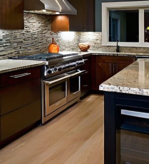 Как выбрать идеальный цвет столешницы для кухни: стиль, пространство и практичность в одном флаконе