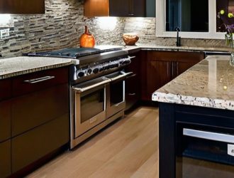 Как выбрать идеальный цвет столешницы для кухни: стиль, пространство и практичность в одном флаконе