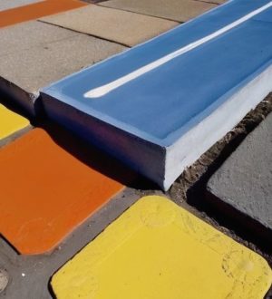 Эффективная покраска бетонных изделий на улице: советы по выбору и технологии нанесения