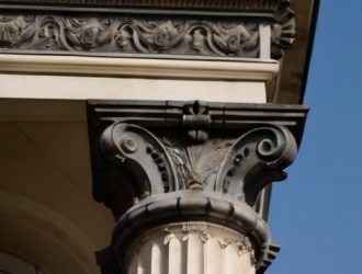 Фронтоны: История, Конструкция и Их Влияние на Архитектурный Облик Зданий