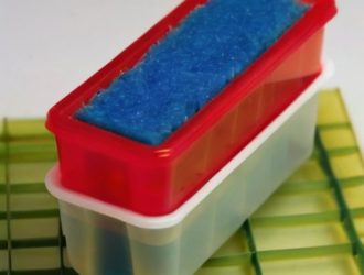 Как эффективно удалить следы от скотча с пластика: практическое руководство