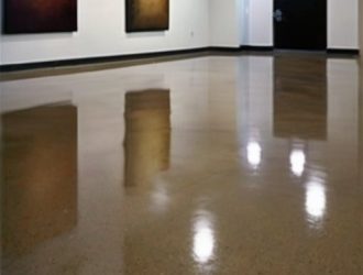 Как избежать пылеобразования на бетонных полах: эффективные решения и рекомендации