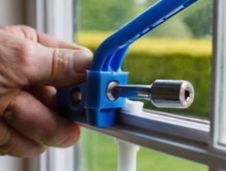 Как избежать заклинивания ручки пластикового окна: практическое руководство по ремонту и профилактике