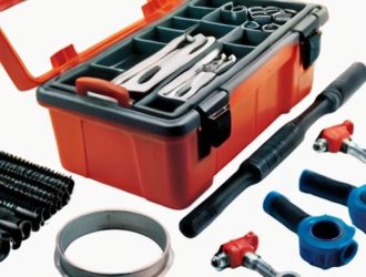 Как надежно соединить чугунные и пластиковые трубы: пошаговое руководство и советы по эксплуатации