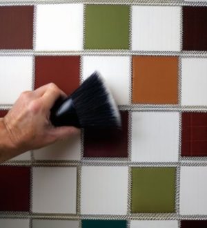 Как поклеить обои на краску: пошаговое руководство и советы по выбору материалов