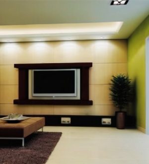 Как правильно резать потолочный плинтус в углах: советы и техника работы со стуслом