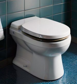 Как самостоятельно заменить внутренности сливного бачка унитаза: пошаговое руководство для экономии времени и средств