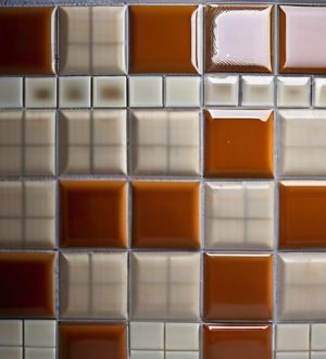 Как вернуть плитку на место: советы по выбору клея и технике приклеивания