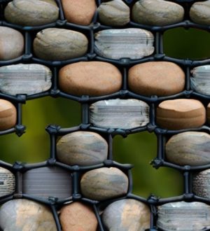 Камни в металлической сетке: история, технологии и современные тенденции в ландшафтном дизайне